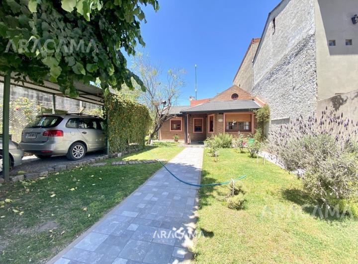 Casa · 240m² · 3 Ambientes · 1 Cochera