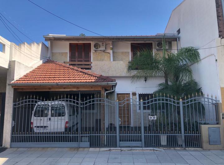 Casa · 160m² · 4 Ambientes · 1 Cochera