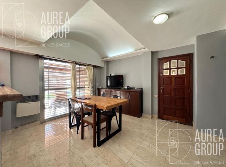 Casa · 180m² · 6 Ambientes · 2 Cocheras