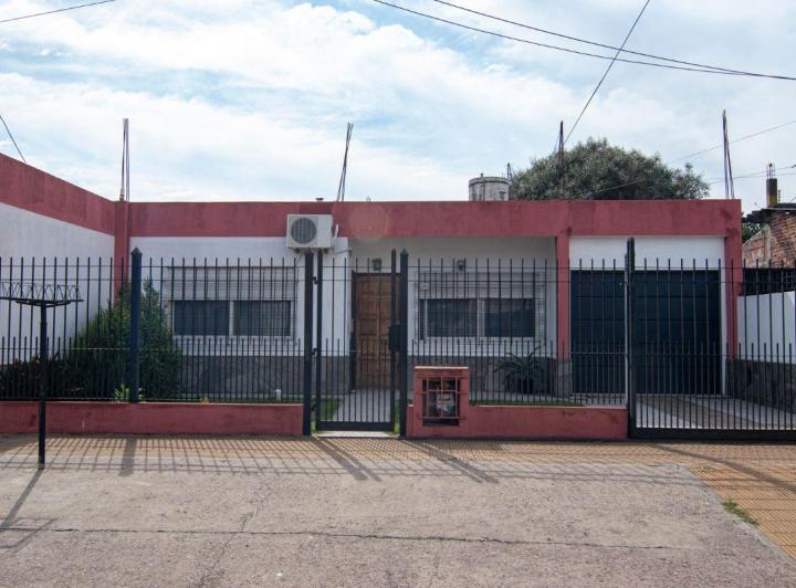 Casa · 180m² · 6 Ambientes · 2 Cocheras