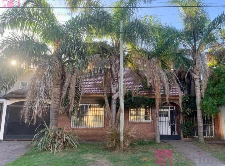 Casa · 170m² · 4 Ambientes · 1 Cochera