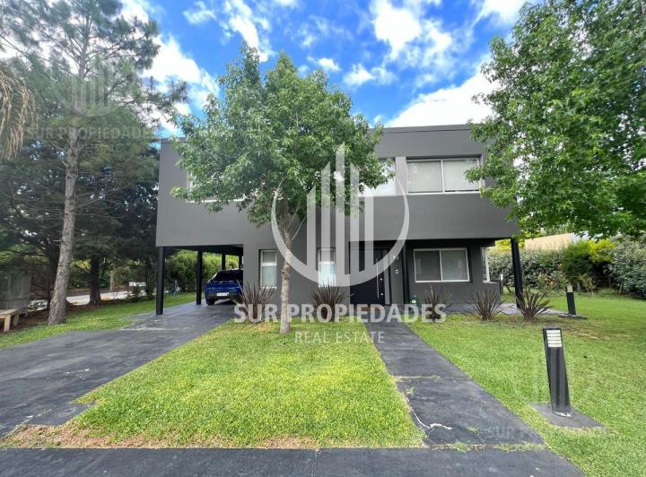 Casa · 146m² · 5 Ambientes · 1 Cochera