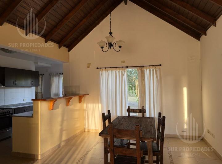 Casa · 140m² · 4 Ambientes · 3 Cocheras
