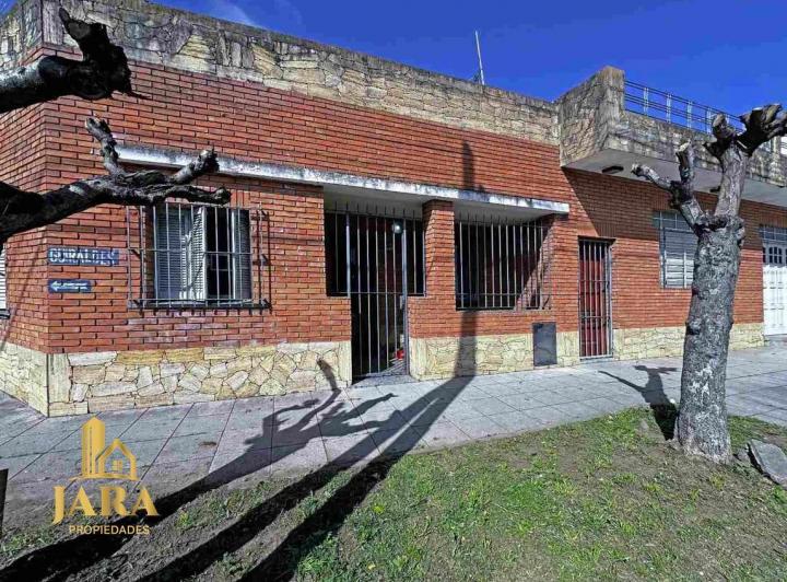 Casa · 140m² · 4 Ambientes · 1 Cochera