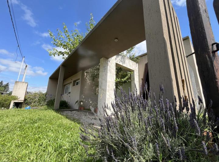 Casa · 80m² · 3 Ambientes · 2 Cocheras