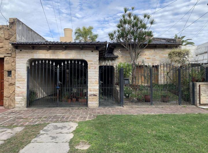 Casa · 130m² · 3 Ambientes · 1 Cochera