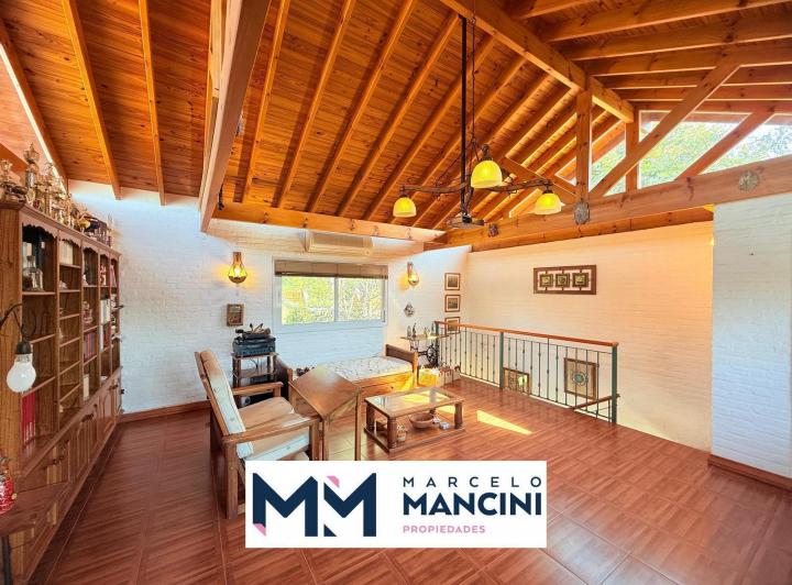Casa · 240m² · 5 Ambientes · 5 Cocheras