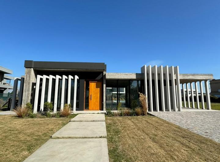 Casa · 199m² · 4 Ambientes · 1 Cochera