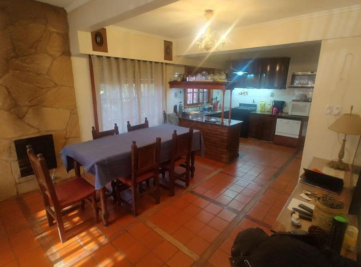 Casa · 180m² · 4 Ambientes · 1 Cochera