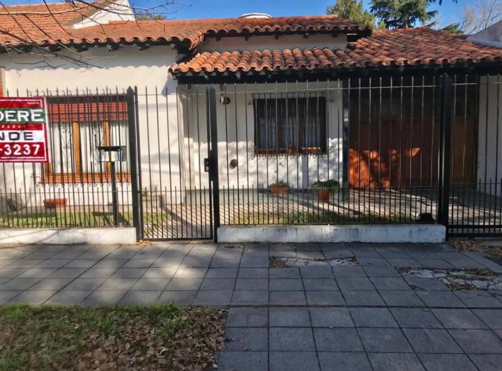 Casa · 1m² · 4 Ambientes · 1 Cochera