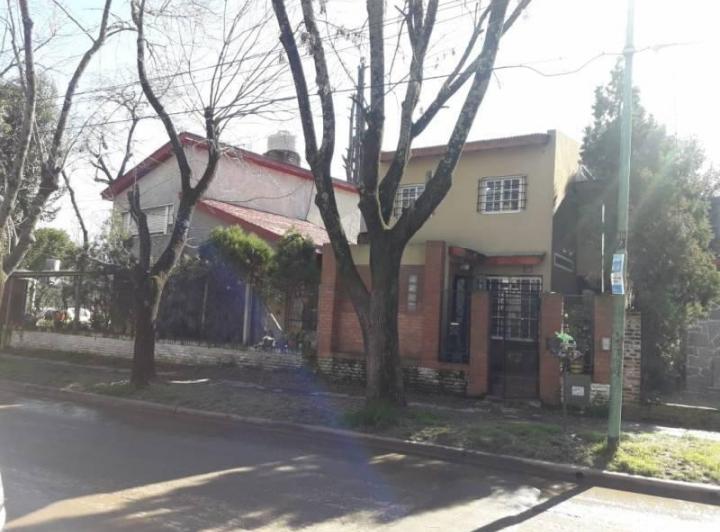 Casa · 180m² · 3 Dormitorios · 1 Cochera