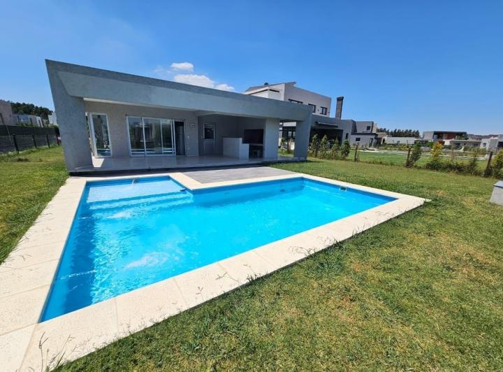 Casa · 125m² · 4 Ambientes · 1 Cochera