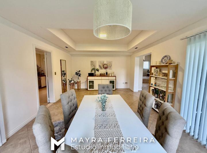 Casa · 800m² · 4 Ambientes · 2 Cocheras