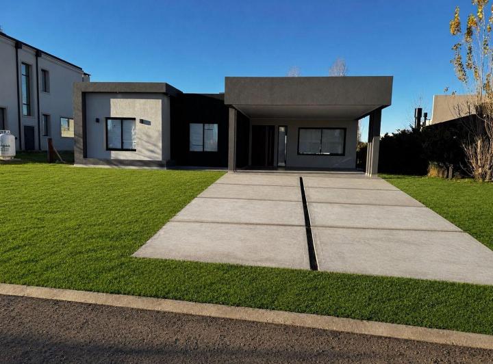 Casa · 159m² · 4 Ambientes · 2 Cocheras