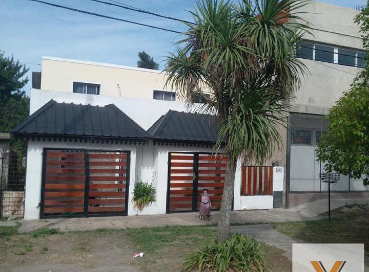 Casa · 200m² · 4 Ambientes · 2 Cocheras