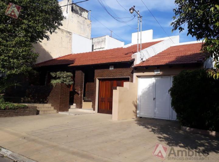 Casa · 200m² · 3 Dormitorios · 2 Cocheras