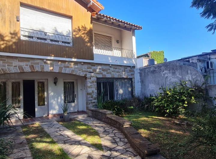 Casa · 166m² · 4 Ambientes · 2 Cocheras