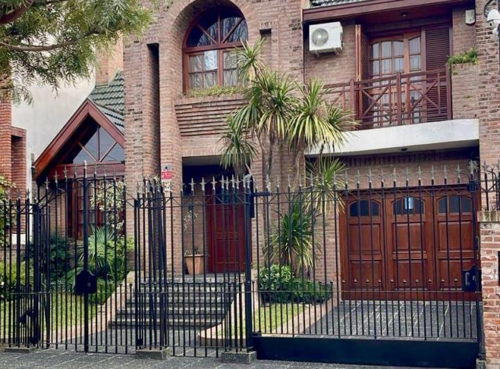 Casa · 350m² · 5 Ambientes · 1 Cochera