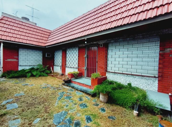 Casa · 185m² · 3 Ambientes · 2 Cocheras