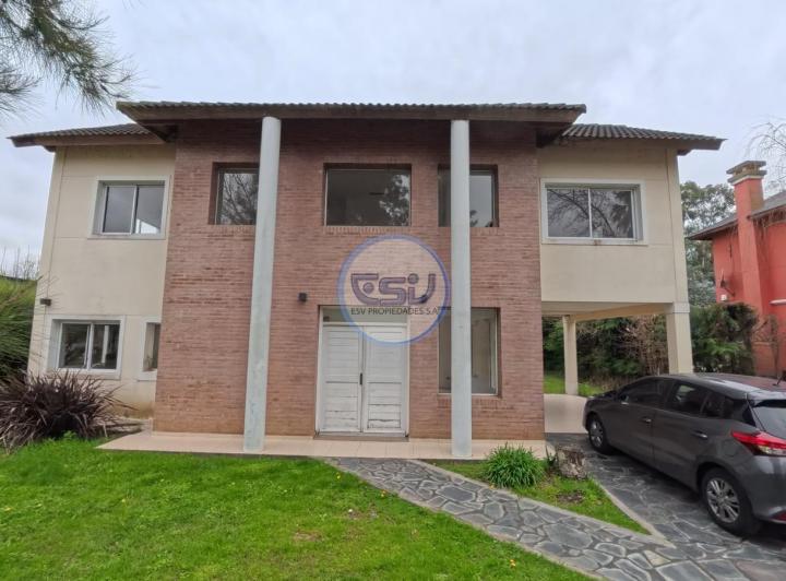 Casa · 200m² · 4 Ambientes · 1 Cochera