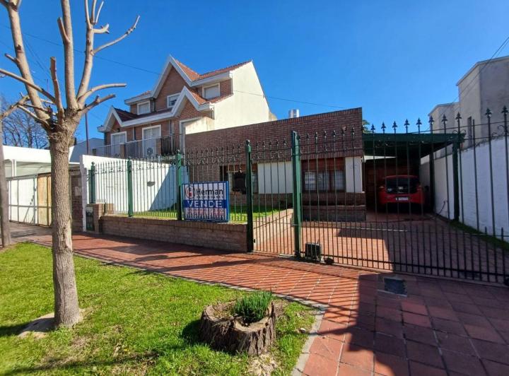 Casa · 174m² · 4 Ambientes · 3 Cocheras
