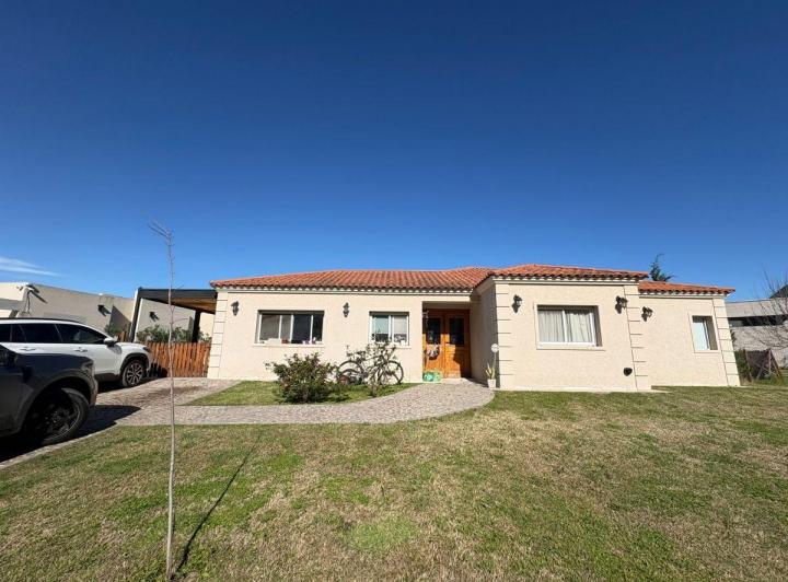 Casa · 150m² · 4 Ambientes · 2 Cocheras