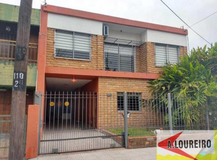 Casa · 198m² · 6 Ambientes · 2 Cocheras