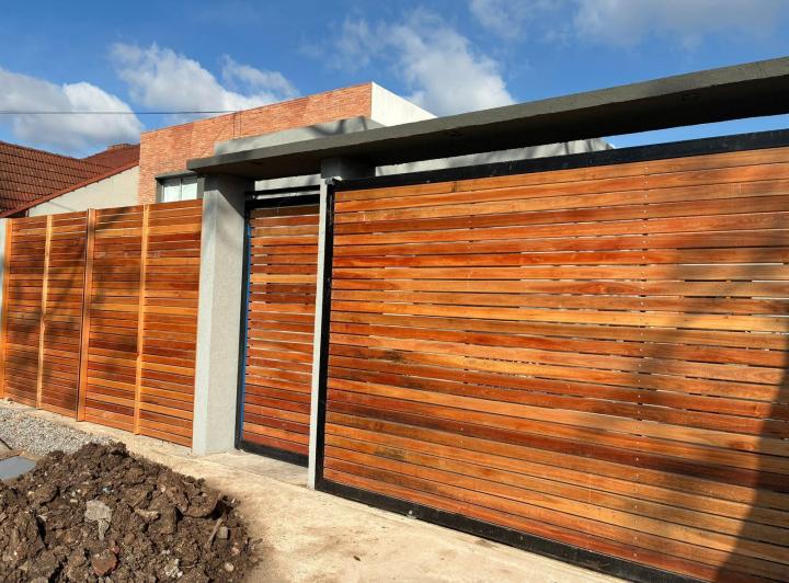 Casa · 105m² · 4 Ambientes · 2 Cocheras