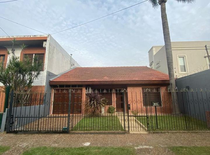 Casa · 160m² · 3 Dormitorios · 2 Cocheras