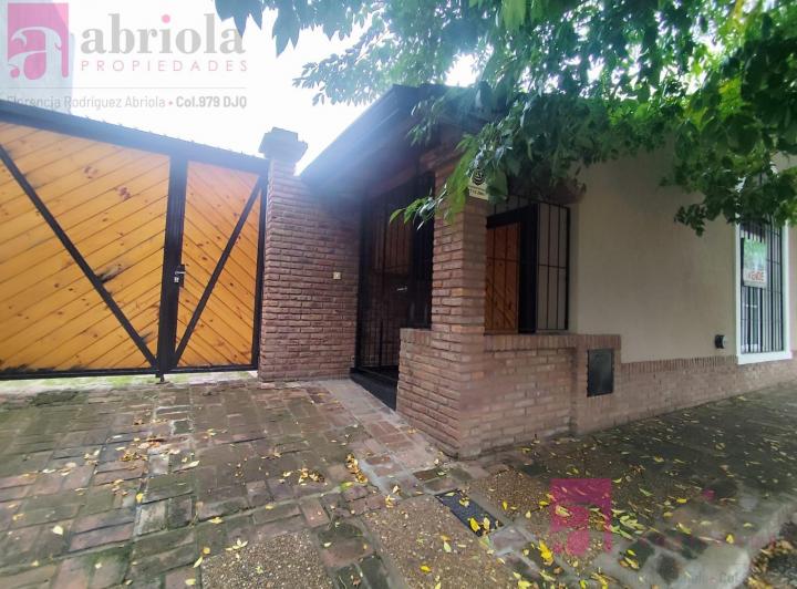 Casa · 140m² · 4 Ambientes · 2 Cocheras