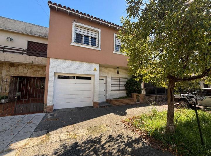 Casa · 131m² · 4 Ambientes · 1 Cochera