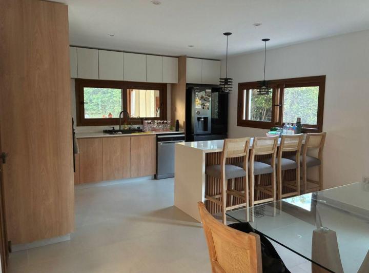 Casa · 280m² · 5 Ambientes · 2 Cocheras