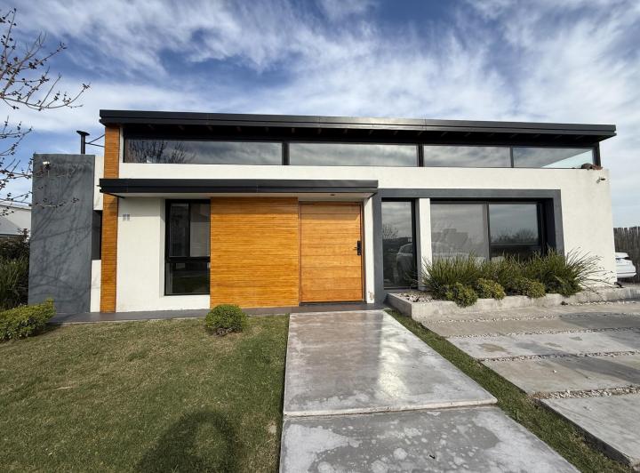 Casa · 175m² · 5 Ambientes · 3 Cocheras
