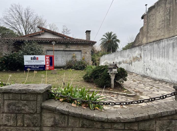 Casa · 140m² · 4 Ambientes · 6 Cocheras