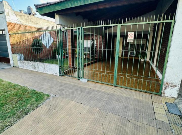 Casa · 90m² · 3 Ambientes · 1 Cochera