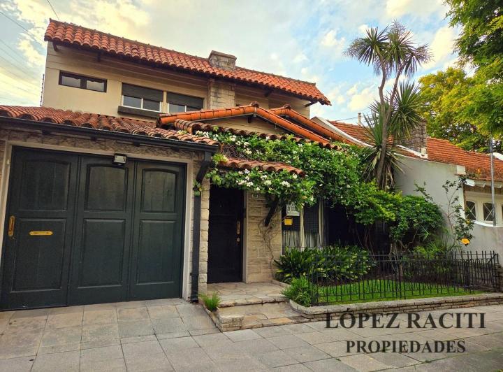 Casa · 214m² · 4 Ambientes · 1 Cochera