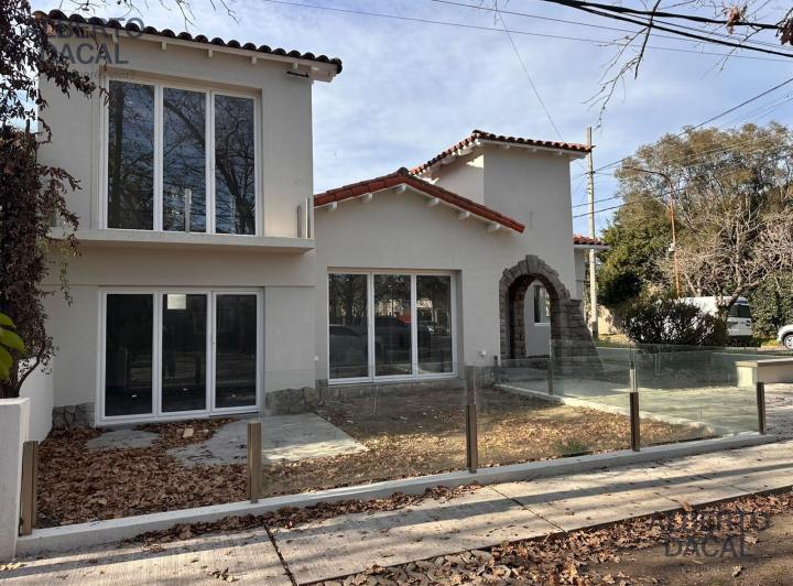 Casa · 175m² · 6 Ambientes · 1 Cochera