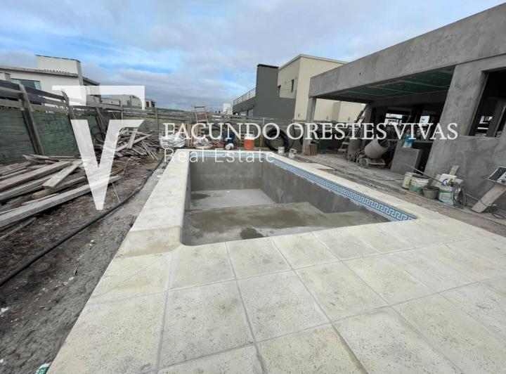 Casa · 133m² · 4 Ambientes · 2 Cocheras