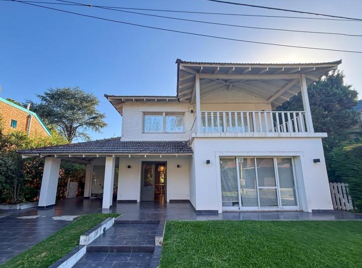 Casa · 180m² · 6 Ambientes · 1 Cochera