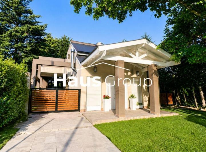 Casa · 180m² · 5 Ambientes · 2 Cocheras