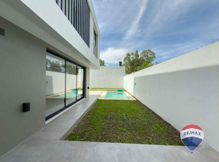 Casa · 112m² · 4 Ambientes · 2 Cocheras