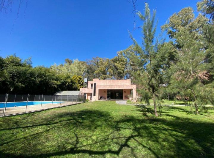 Casa · 366m² · 3 Ambientes · 3 Cocheras