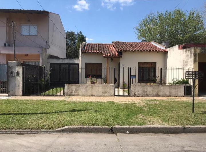 Casa · 300m² · 4 Ambientes · 1 Cochera