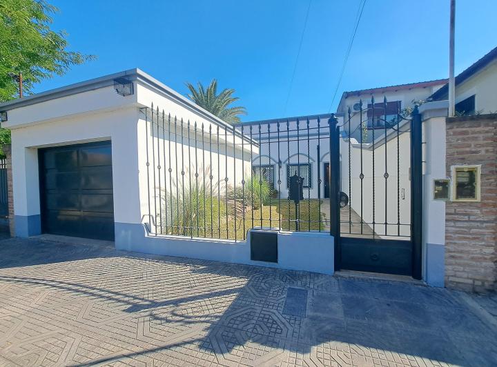 Casa · 311m² · 4 Ambientes · 1 Cochera