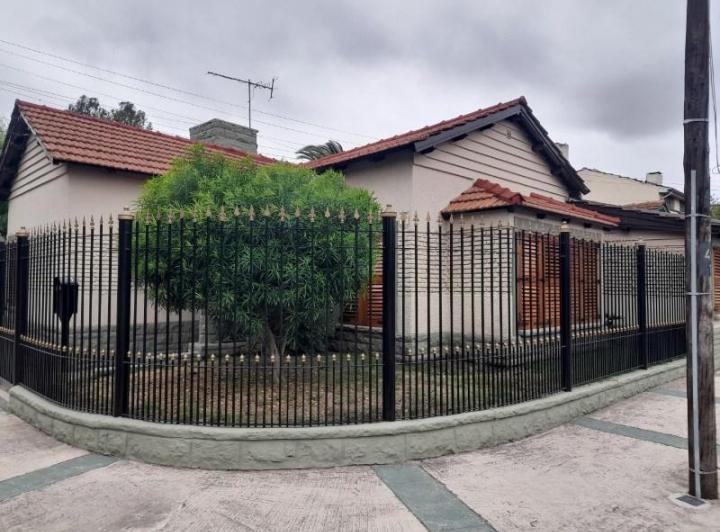 Casa · 120m² · 4 Ambientes · 2 Cocheras
