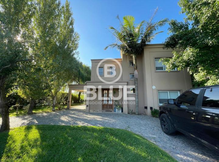 Casa · 620m² · 5 Ambientes · 2 Cocheras