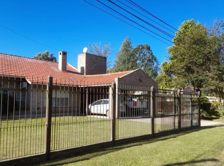 Casa · 180m² · 4 Ambientes · 2 Cocheras