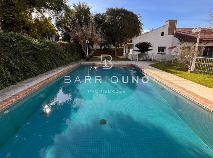 Casa · 390m² · 6 Ambientes · 2 Cocheras