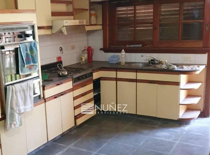 Casa · 320m² · 4 Ambientes · 1 Cochera