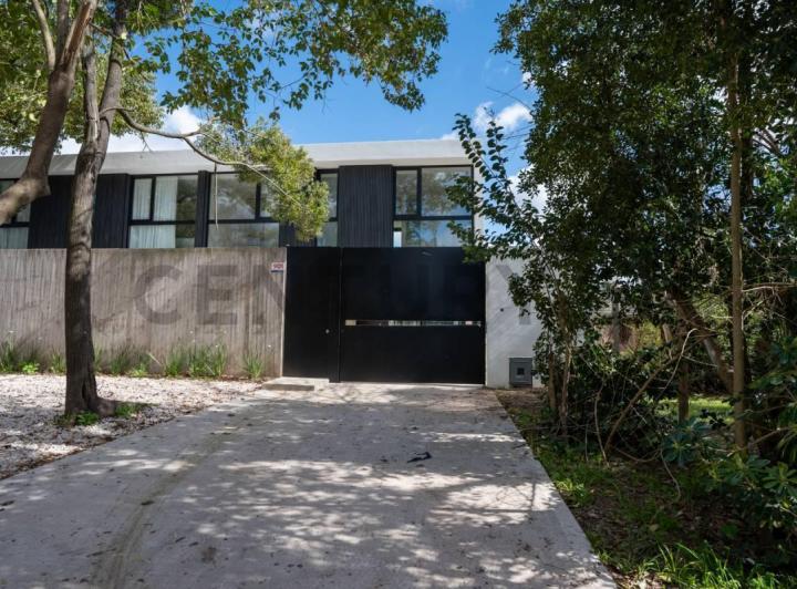 Casa · 141m² · 3 Dormitorios · 1 Cochera